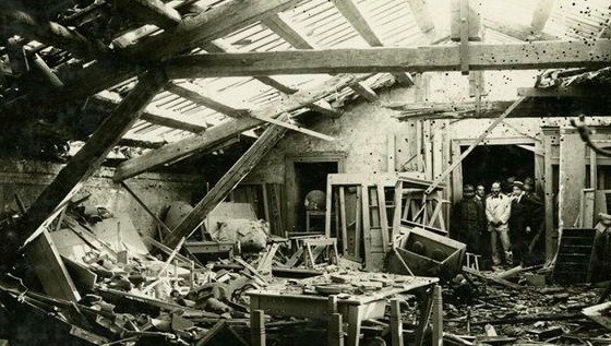 Bombardamento aereo su Trieste dell'agosto 1917. i danni al municipio (Foto dal sito ufficiale)