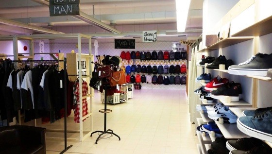 Gli interni dello store (Foto dal sito ufficiale)