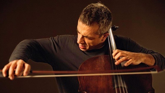 Giovanni Sollima, in concerto il 22, in stage dal 14 settembre (Foto dal sito ufficiale)