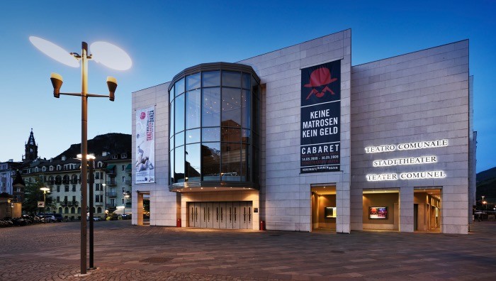 Teatro Comunale, sede del Teatro Stabile di Bolzano (Foto di Oskar Dariz)