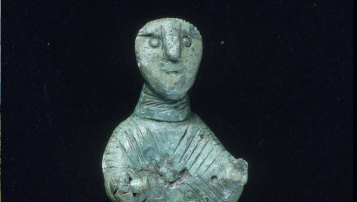 Bronzetto di pugile / Soprintendenza pe i beni culturali - Uff. Beni Archeologici / Foto di E. Munerati)
