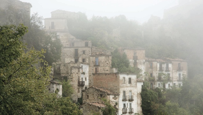 Silvia Camporesi, Veduta - Buonanotte Vecchio (Abruzzo), 2013 - 2015, dal ciclo Atlas Italiae, Couresty l'artista