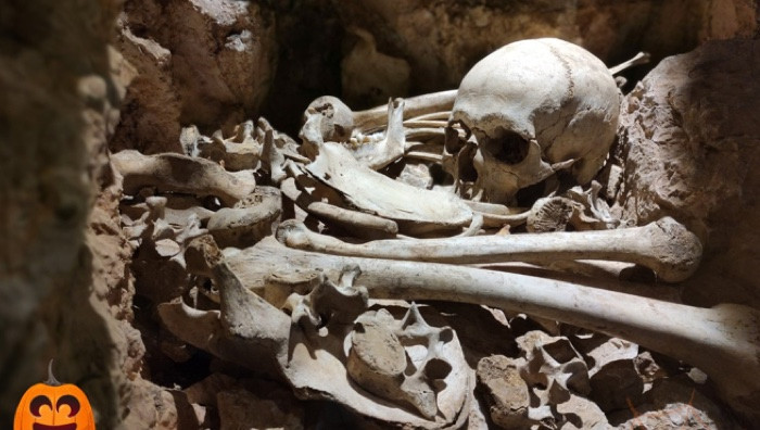 - (Immagine da locandina / particolare)