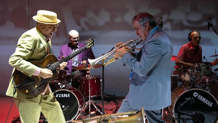 - (Immagine da libretto / particolare)