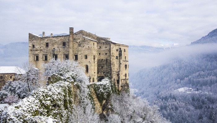 - (Immagine da locandina / particolare)