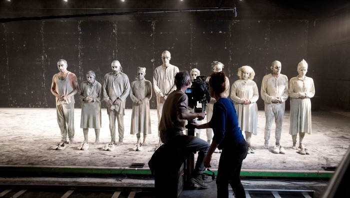 Chi prende posizione, still dal film Maguy Marin, l’Urgence d’Agir di David Mambouch | ph Laurence Daniere